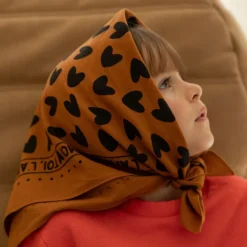Atelier Wagram Foulard Enfant - Marron Coeurs Noirs