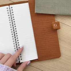 Atelier Wagram Protège-carnet de Santé - Caramel Mes Petits Bobos