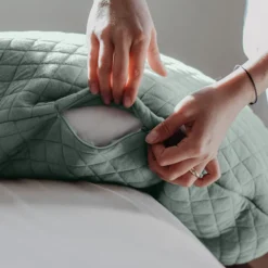 BÉABA Coussin d'Allaitement Big Flopsy Fleur de Coton - Sage Green