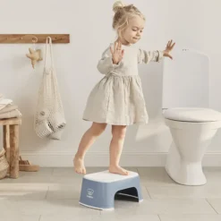 BabyBjörn Marchepied - Bleu Profond et Blanc