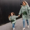 Hello Hossy Poncho de Pluie Green Leopard - Maman