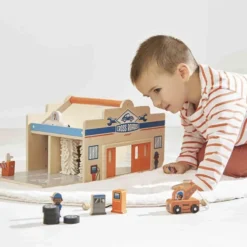Janod Garage en Bois Ville - Cross Roads