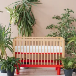 Karl & Fric Lit Bébé Evolutif Nox Bois Naturel et Rouge - 60 x 120 cm