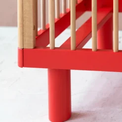 Karl & Fric Lit Bébé Evolutif Nox Bois Naturel et Rouge - 60 x 120 cm