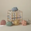 mushie Boîte à Formes avec Elastiques