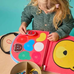 Omy Cahier d'activité Montessori Playkit - Shapes and Colors