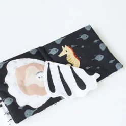 Wee Gallery Livre en Tissu - Peekaboo Ocean